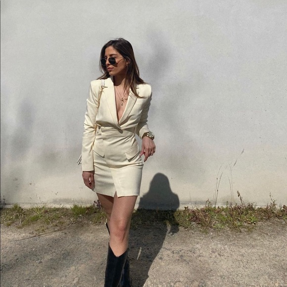 Bloggers Fav Zara Blazer Dress - Picture 4 of 11